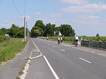 Der Radwegeausbau soll auf der Nordseite stattfinden, damit die viel frequentierte Straße sicherer wird. Bild: Klaus Bleuel